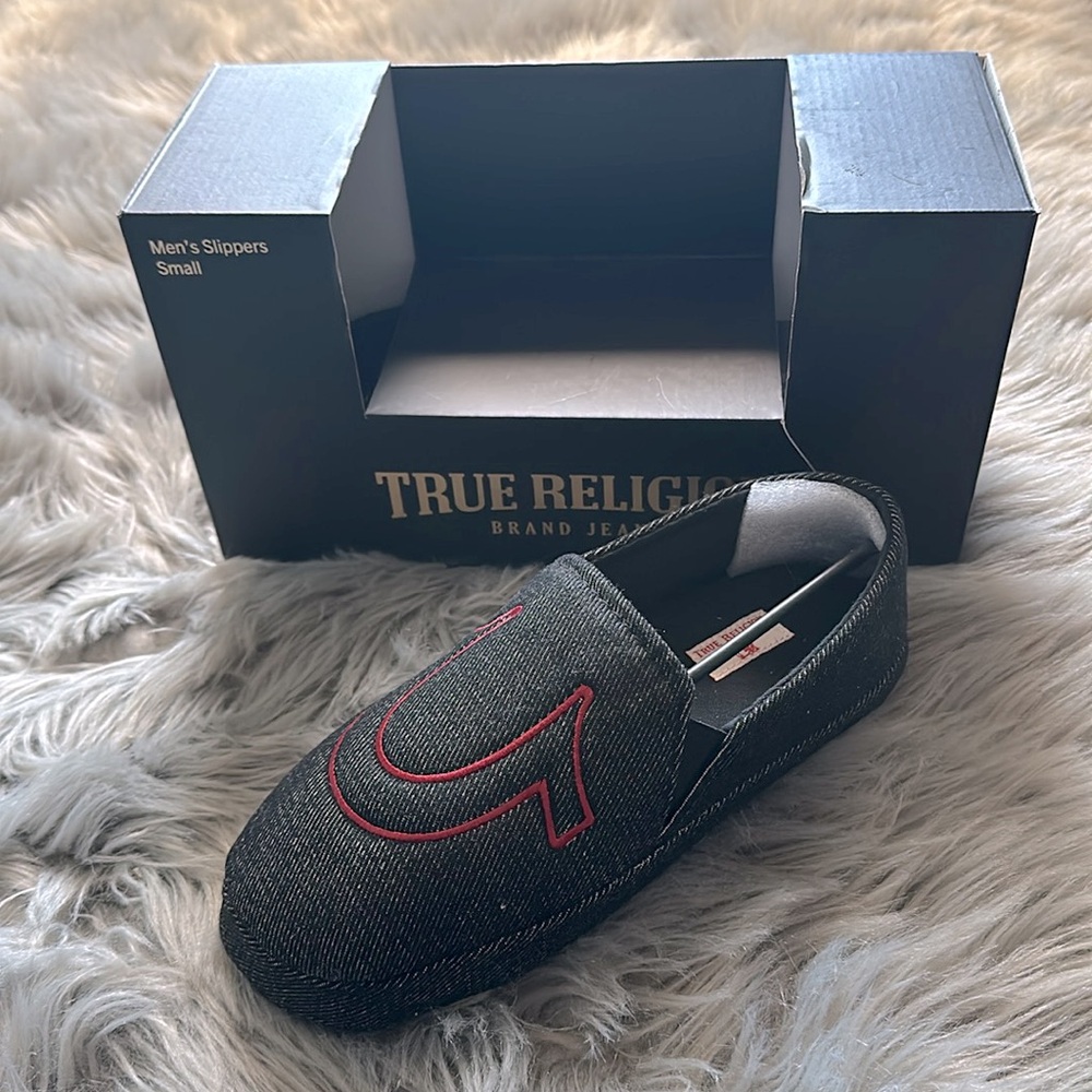 True Religion - NWT Men’s Slipper - Small 7/8